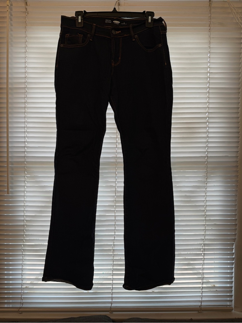 Old Navy Blue Jeans Boot cut size 6 short 31” inseam